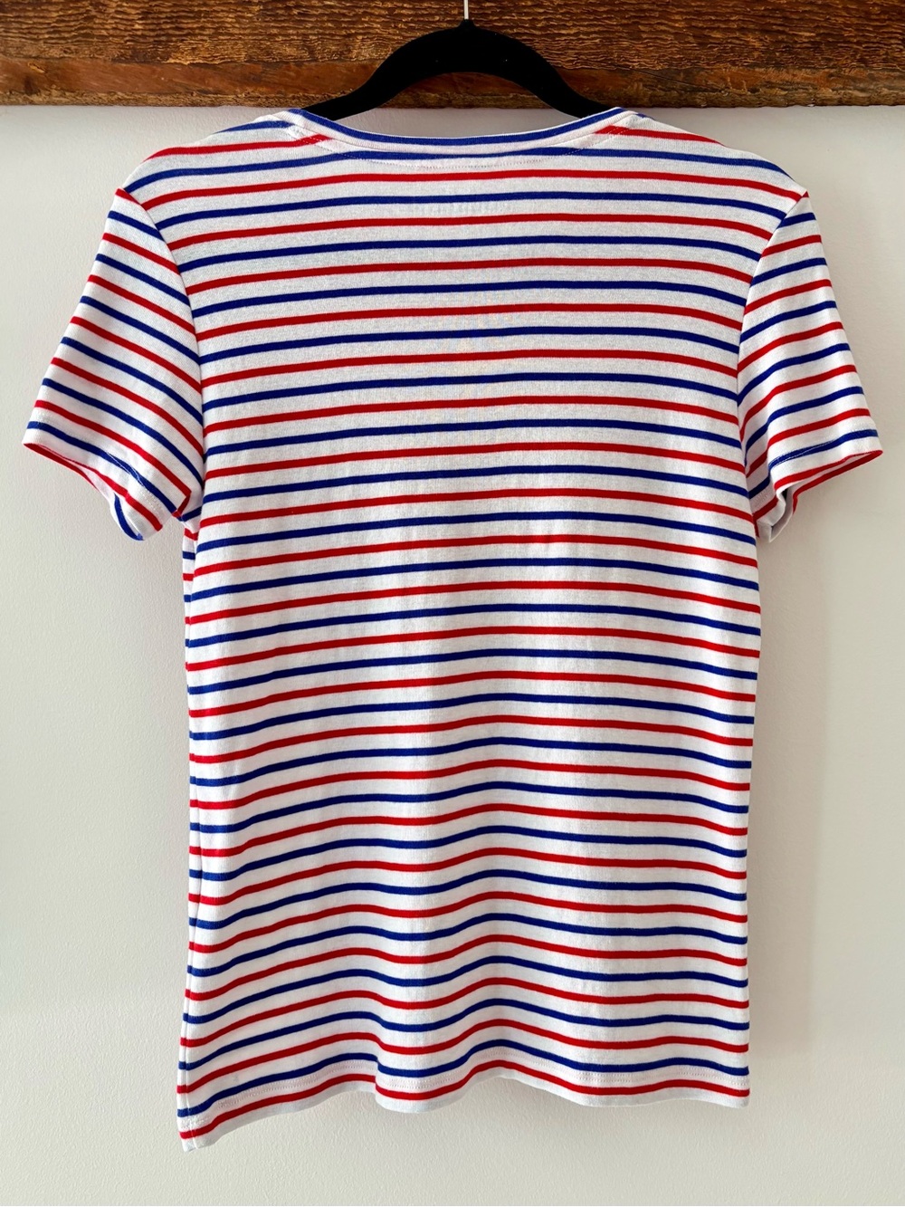 Vineyard Vines—Crewneck Tee-Shirt 100% Cotton, Red/White/Blue Stripes (Medium) - Picture 3 of 4